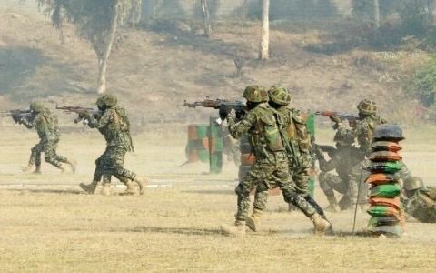 روزنامه دان از درگیری مرزبانان پاکستان با شبهنظامیان در مرز افغانستان خبر داد