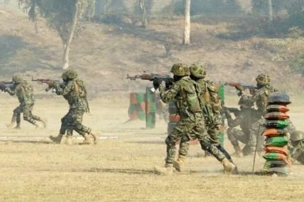 Pakistani Newspaper Reports Border Guards Clashing with Militants Along Afghan Border