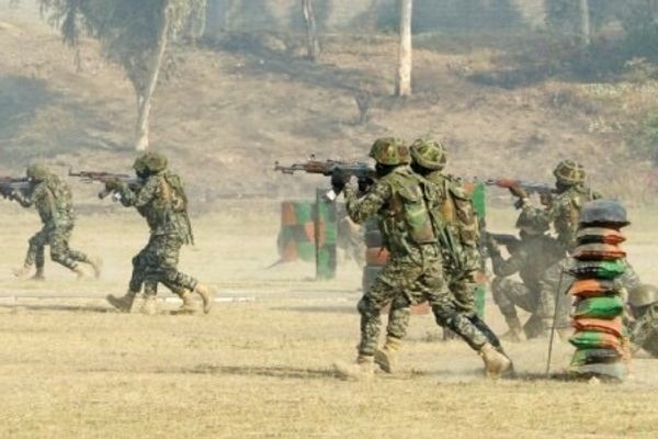 Pakistani Newspaper Reports Border Guards Clashing with Militants Along Afghan Border