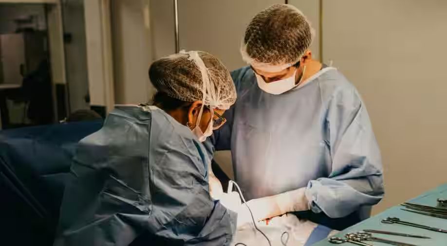 پزشکان در هند ۷۷ سوزن را از جمجمه یک زن بیرون کردند