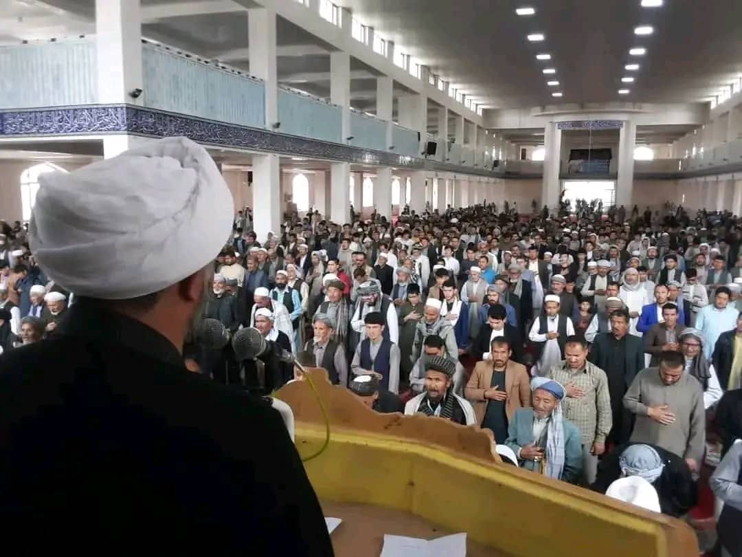 طالبان در ولایات مختلف مردم را مجبور به خواندن نماز عید کرده است