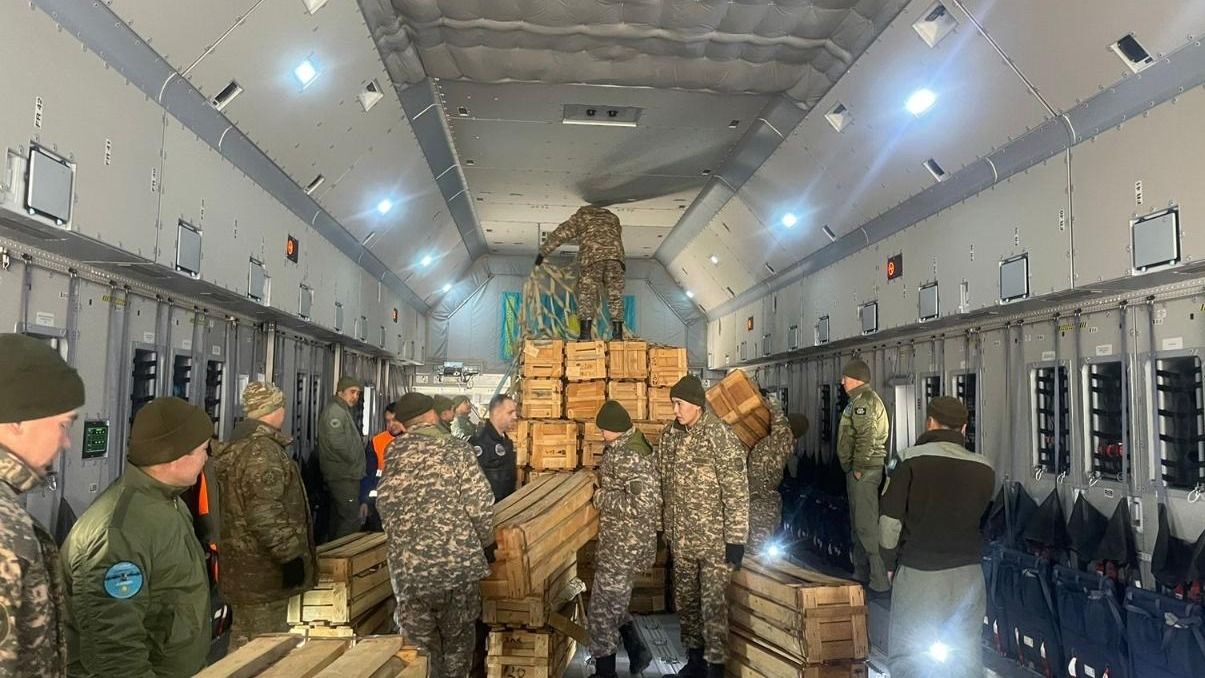 قزاقستان ۱۸ تُن کمک بشردوستانه به زلزله‌زدگان افغانستان فرستاد