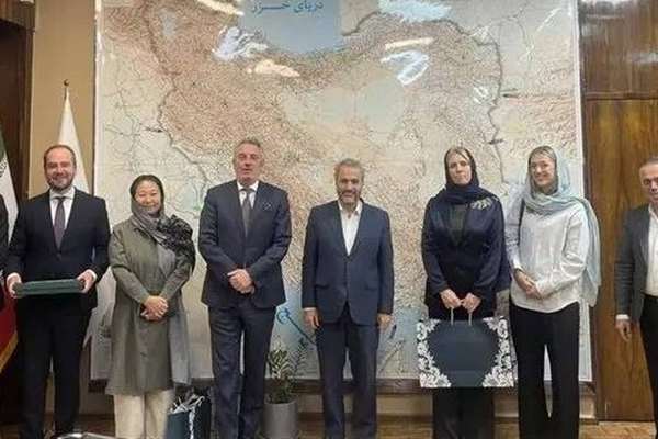 د ایران او هالنډ چارواکو په ایران کې د مېشت افغان کډوالو په اړه خبرې کړې