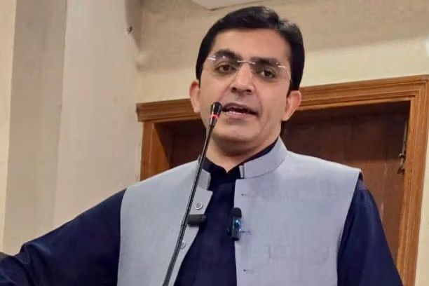 محسن داور: مردم از سیاست‌های اشتباه حکومت پاکستان آسیب می‌بینند 