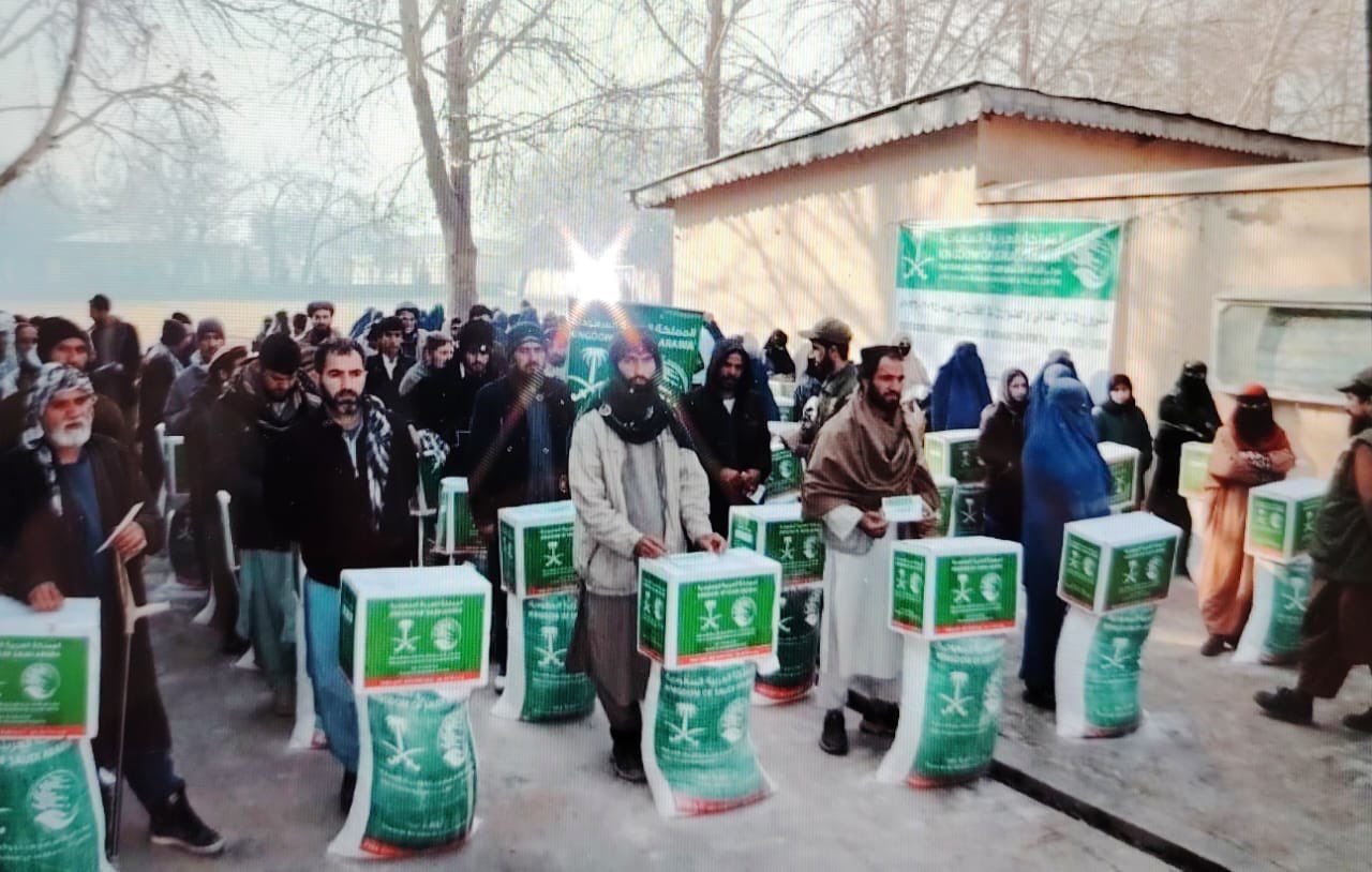 بنیاد ملک سلمان به خانواده‌های نیازمند در تخار و فاریاب بسته‌های غذایی توزیع کرد