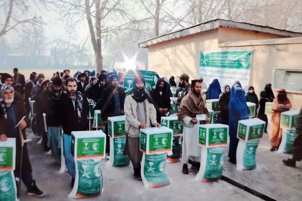 بنیاد ملک سلمان به خانوادههای نیازمند در تخار و فاریاب بستههای غذایی توزیع کرد