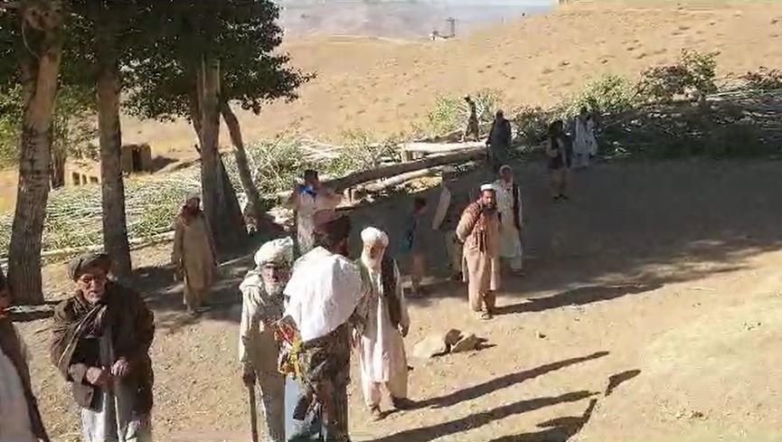 منابع محلی: کوچی‌های مسلح معلمان و دانش‌آموزان مکتبی را در بامیان تهدید کردند