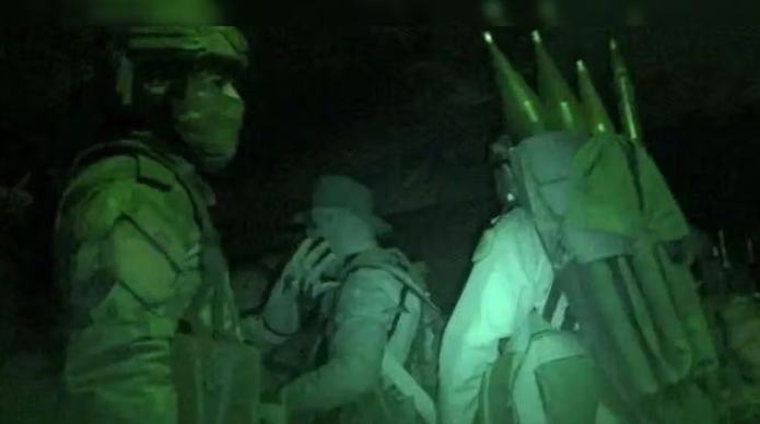 اندلاع اشتباكات عنيفة بين طالبان والجيش الباكستاني على الحدود المشتركة