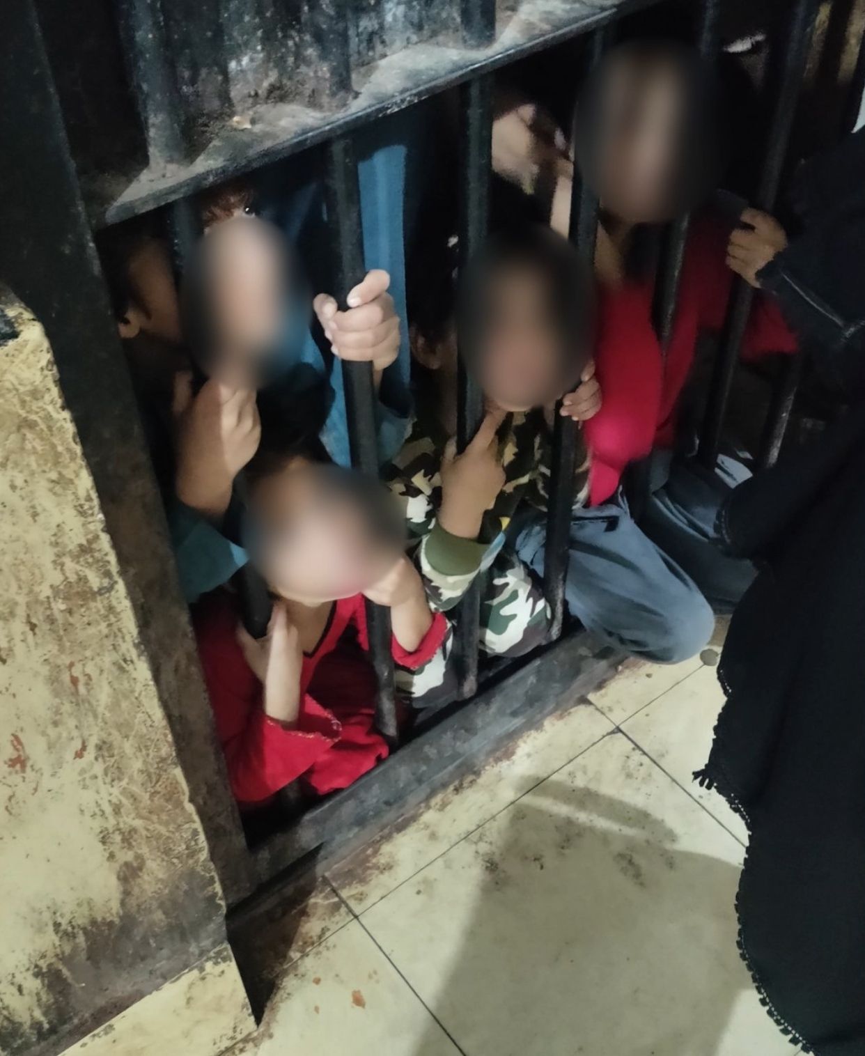 کمیسیون حقوق بشر پاکستان:ده‌ها کودک و زن افغان در زندان‌های پاکستان نگهداری می‌شوند