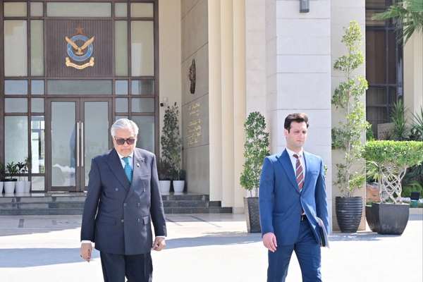 اسحاق ډار د شانګهای همکاریو سازمان په غونډه کې د ګډون لپاره تاجکستان ته تللی