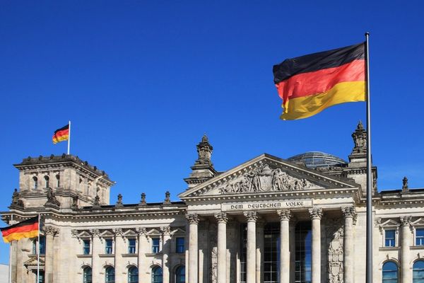 د جرمني پولیسو د درغلۍ او پیسو سپینولو په شک پر ځینو شبکو نړۍوال عملیات ترسره کړي