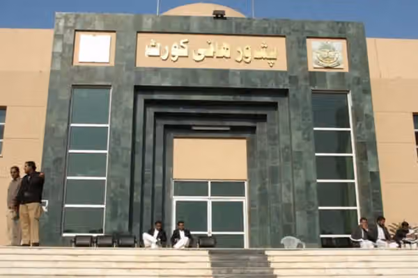 د پېښور عالي محکمې په پښتونخوا کې د افغان محصلینو د جبري ایستلو مخه ونیوله