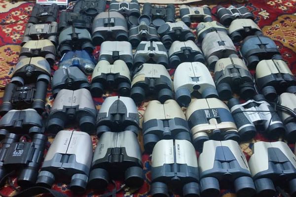 طالبان وايي په پکتیا کې یې لسګونه دوربینونه او لغمان کې یې یوه ۱۲ میله وسله ترلاسه کړي