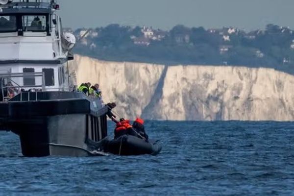 برېتانیا ښايي هغه افغان کډوال بېرته افغانستان ته واستوي چې د پناه غوښتنې یې رد شوې دي
