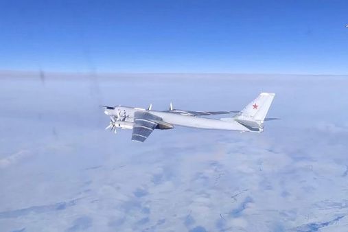 جنگندههای امریکایی بر فراز آبهای بینالمللی بمبافکنهای راهبردی روسیه را رهگیری کردند