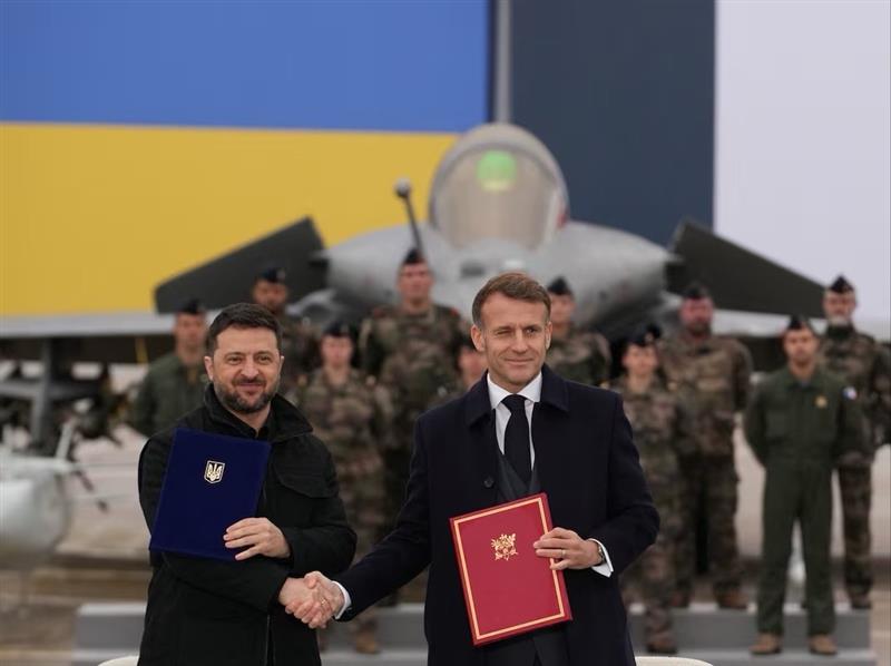 فرانسه ۱۰۰ جنگنده رافائل به اوکراین تحویل می‌دهد 