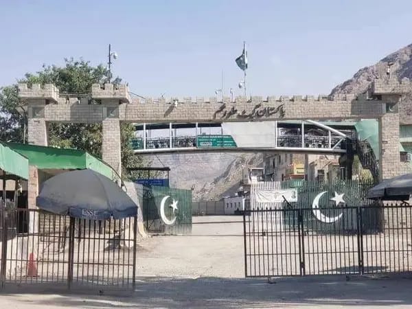 گذرگاه مرزی تورخم به روی بیماران بدون پاسپورت و ویزا بسته شد