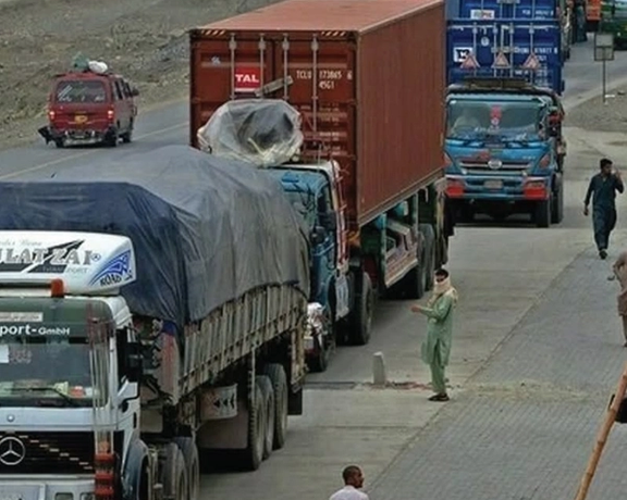 له څو میاشتې ځنډونې وروسته؛ پاکستان له ټولو بندرونو د افغان توکو د ټرانزیټ اجازه ور کړې