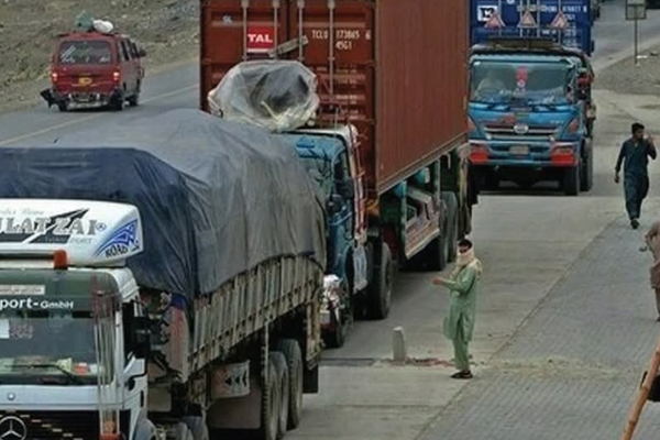 له څو میاشتې ځنډونې وروسته؛ پاکستان له ټولو بندرونو د افغان توکو د ټرانزیټ اجازه ور کړې