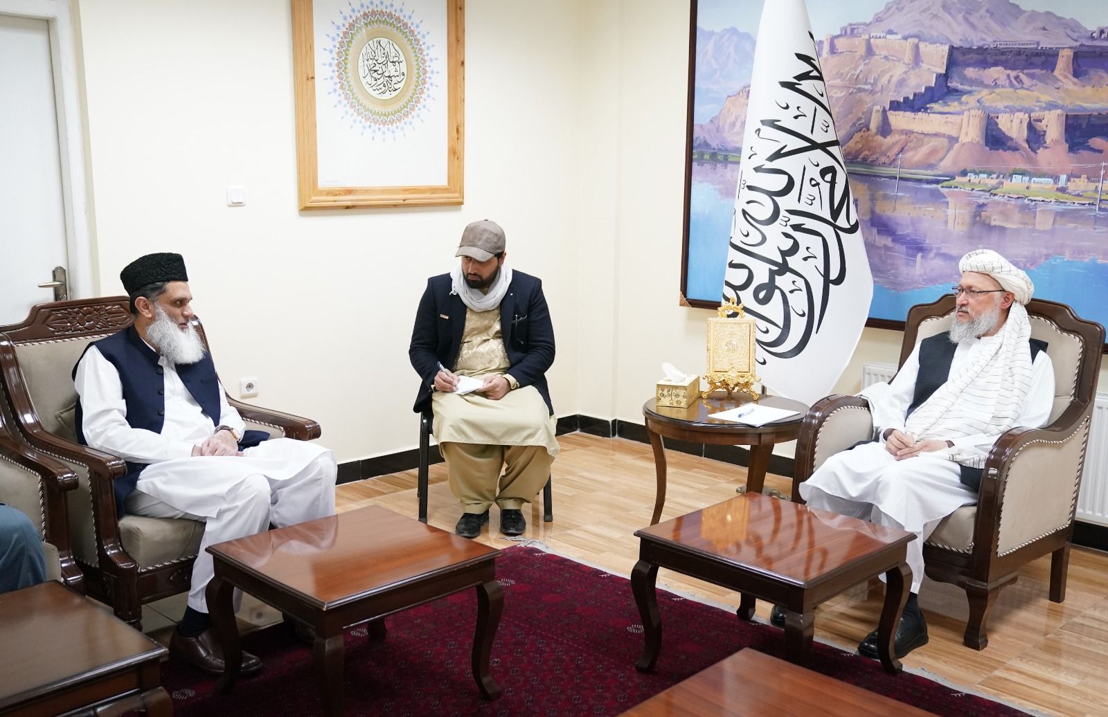 معاون رئيس‌الوزرای طالبان: پاکستان در تصمیم خود برای اخراج مهاجران افغان تجدیدنظر کند