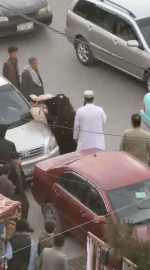 عناصر «الأمر بالمعروف» يعتقلون عدداً من النساء بسبب نوع اللباس