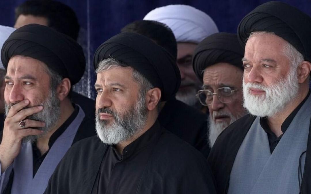 ایراني رسنیو د خامنه‌يي د جنازې مراسمو کې د هغه د درېیو زامنو انځورونه خپاره کړي