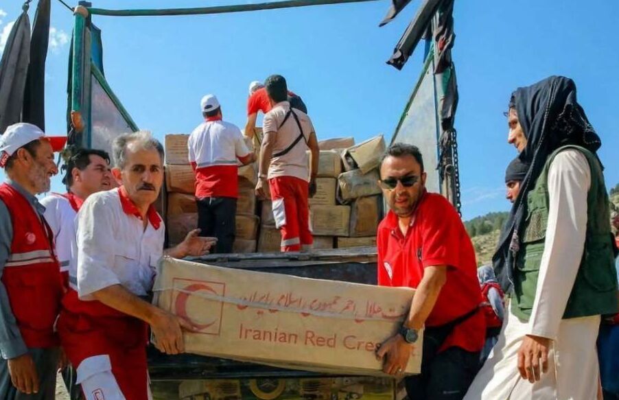 ایران تر ۱۰۰ ټنو زیاتې بشري مرستې د هوا او ځمکې له لارې افغانستان ته استوي