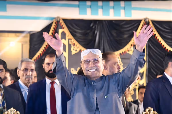 رئیسجمهور پاکستان: طالبان جشن نوروز را از مردم دریغ میکند