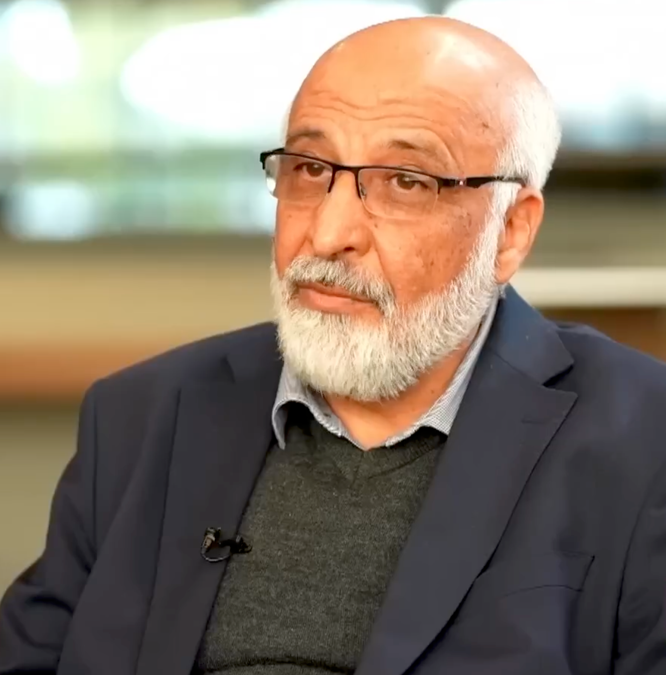 معصوم ستانکزی: طالبان افغانستان د لا «ژور کړکېچ» پر لور بیایي
