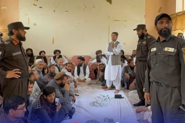 طالبانو په نورستان کې ۲۴۲ کیلو بېروچ له نړیوالو بیو نه نږدې نیمايي ارزانه پلورلي