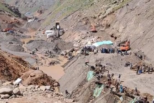 طالبان تؤكد صحة تقرير "أفغانستان إنترناشيونال" بشأن وقف نشاط شركات تنقية الذهب في تخار
