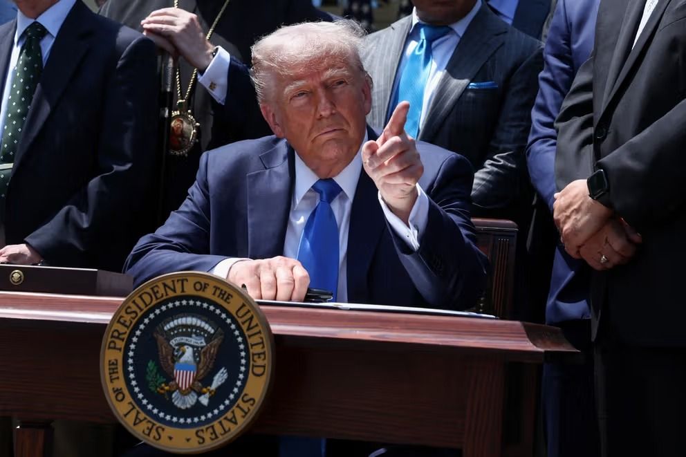 ترامپ پس از تعویق مذاکرات: هر کشوری از ایران نفت بخرد، حق تجارت با امریکا را نخواهد داشت