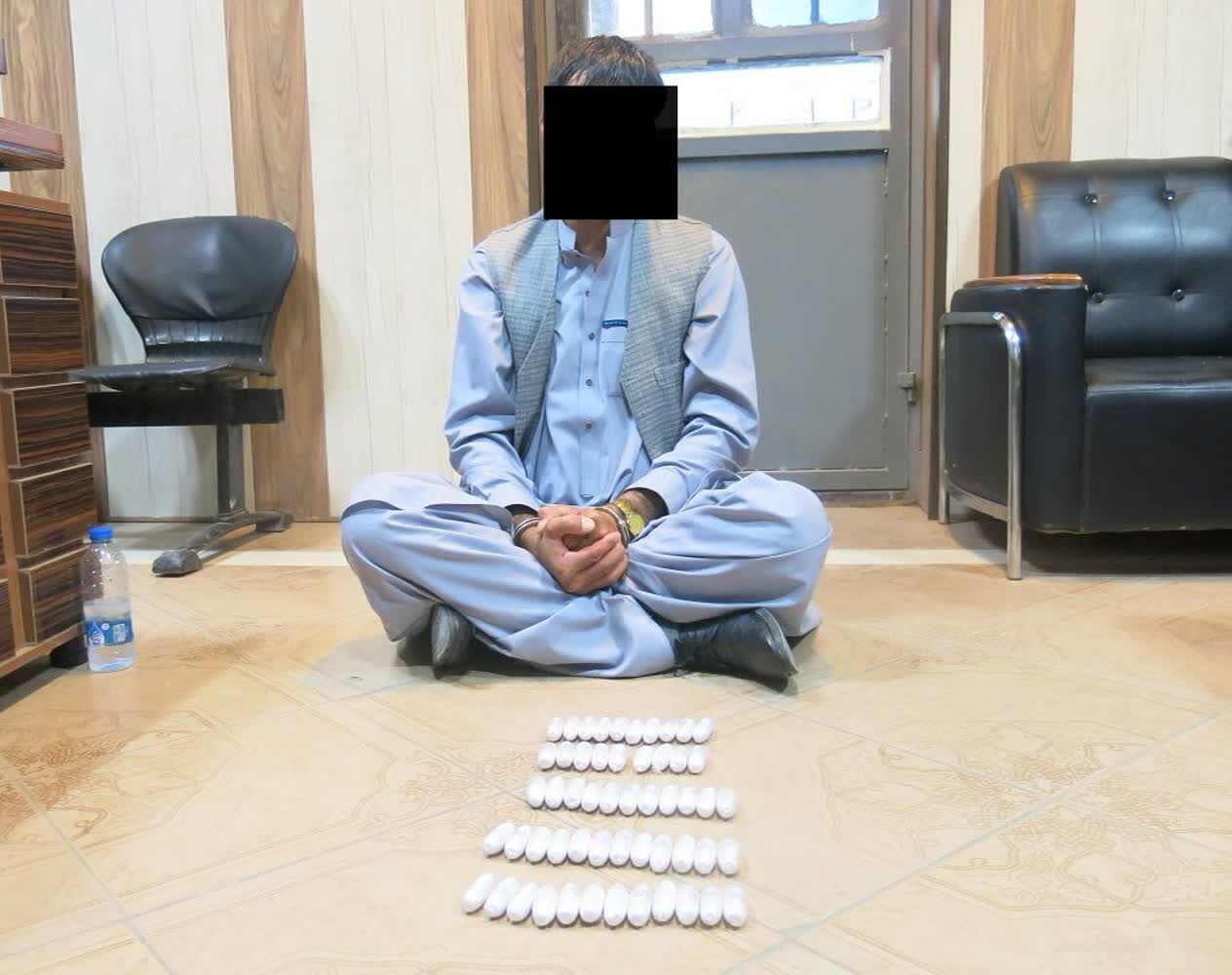 ایراني پولیس وايي د دوو افغانانو له معدو یې «۱۸۰ کڅوړې هیرویین» را اېستلي