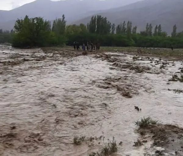 طالبان: مادری با پنج کودکش در اثر سیلاب و فروریختن سقف خانه در قندهار جان باختند