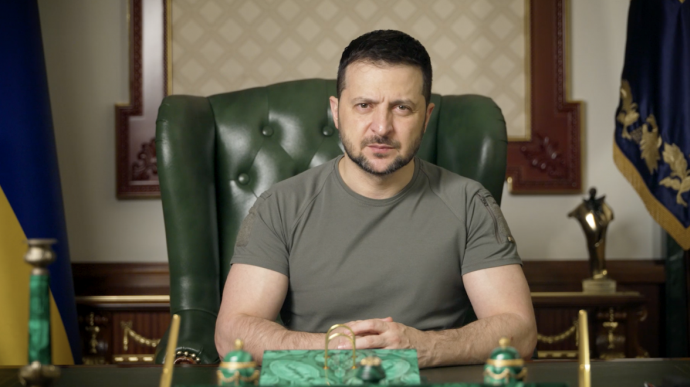 زېلینسکي وايي د امریکا او روسیې له خبرو اترو د اوکراین ایستل 'ډېر خطرناک' دي