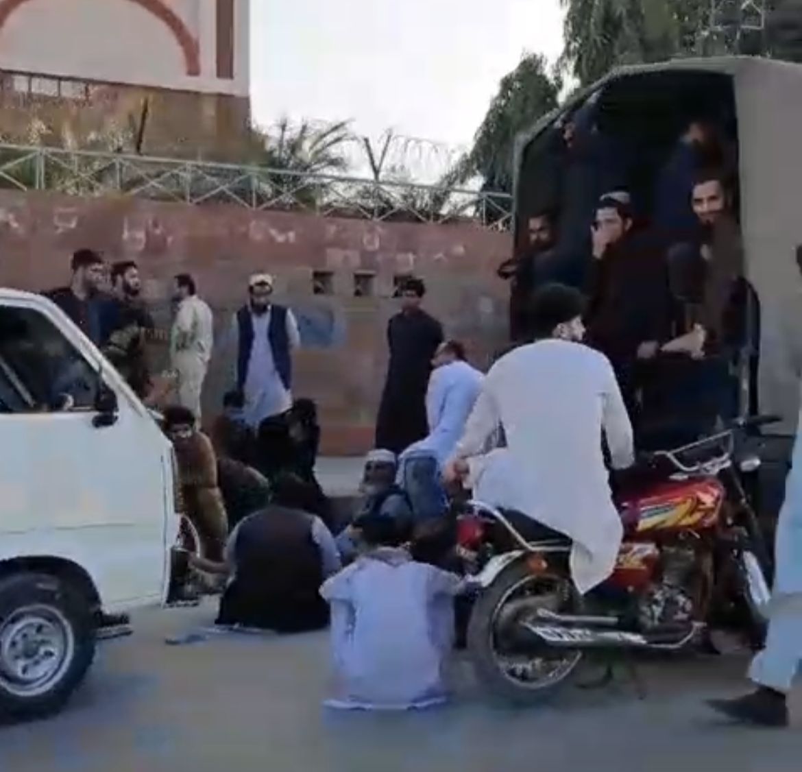 پاکستان بیش از 'دو هزار' مهاجر افغان را در خیبرپختونخوا بازداشت کرد