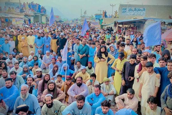 د خېبرپښتونخوا په سوات، بونیر او ځینو نورو سیمو کې زرګونو کسانو د ناامنۍ پر ضد لاریون وکړ