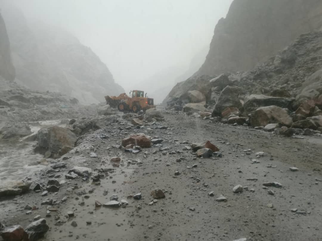 د واورې تېزو ورښتونو د سالنګونو په ګډون یو شمېر لویې لارې د ترافیکو پر مخ بندې کړې