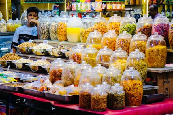 د لارو بندښت له امله؛ په هند کې د افغانستان د وچو مېوو بیې خورا لوړې شوې دي