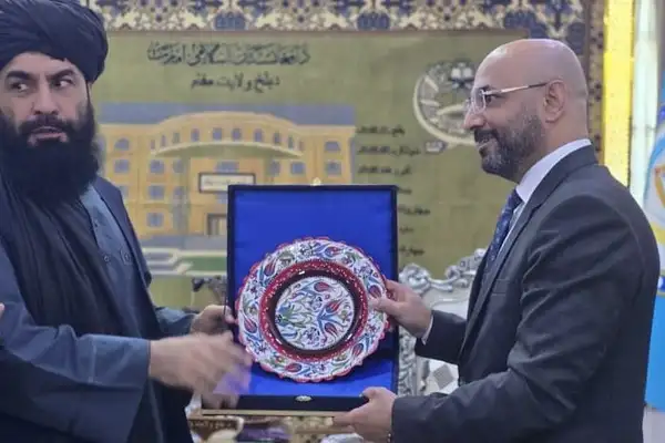 په کابل کې د ترکیې سفیر د طالبانو د بلخ له والي سره پر اقتصادي اړیکو غږېدلی