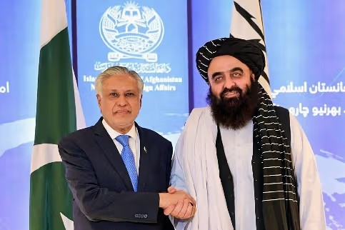 د پاکستان او طالبانو ترمنځ اړیکو کې پرمختګ؛ متقي او ډار ټیلیفوني خبرې وکړې