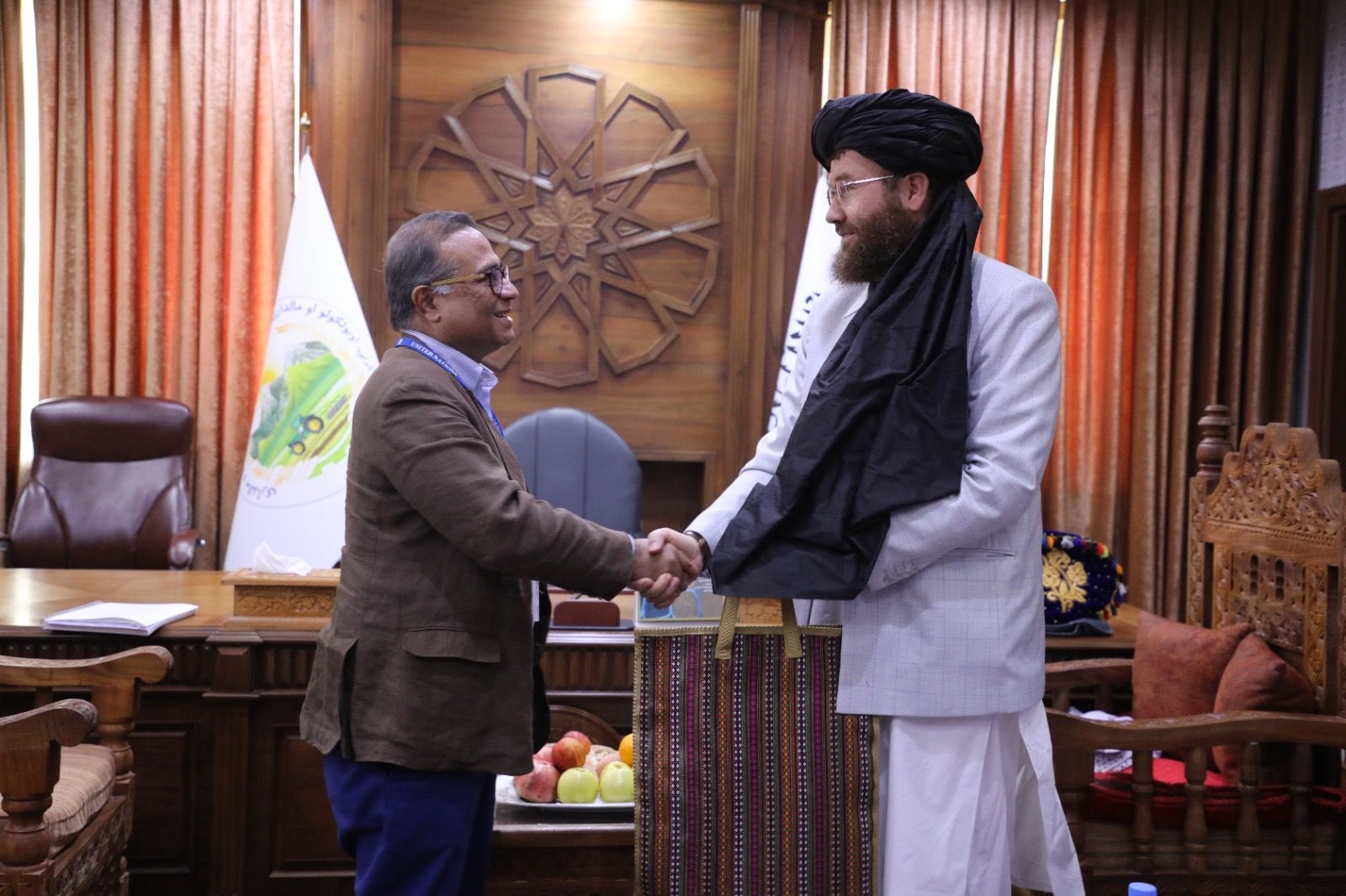 د طالبانو د کرنې وزیر نړیوال بازار ته د افغان کرنیزو محصولاتو نه لاسرسی ننګوونکی وباله