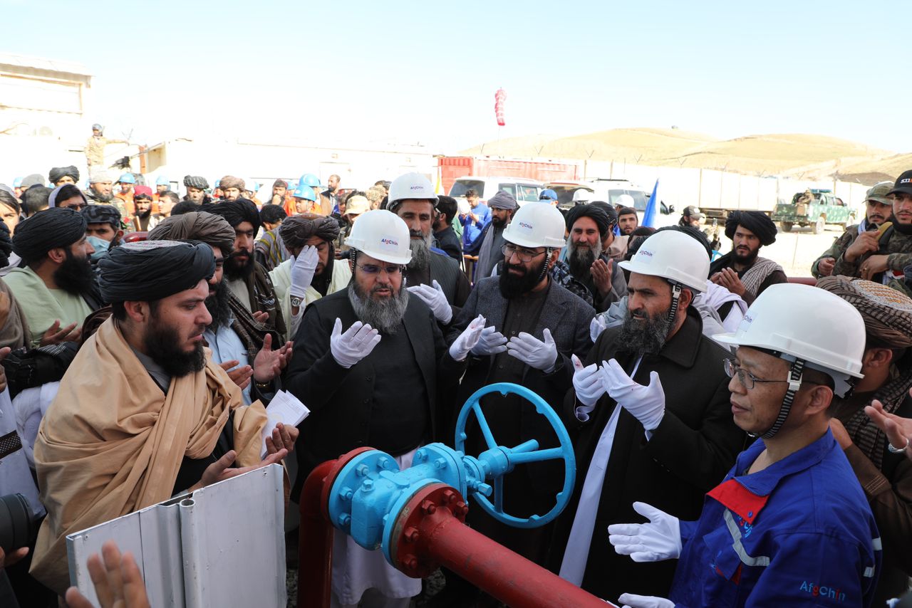 طالبان کار استخراج هشت چاه نفتی را در سرپل افتتاح کرد