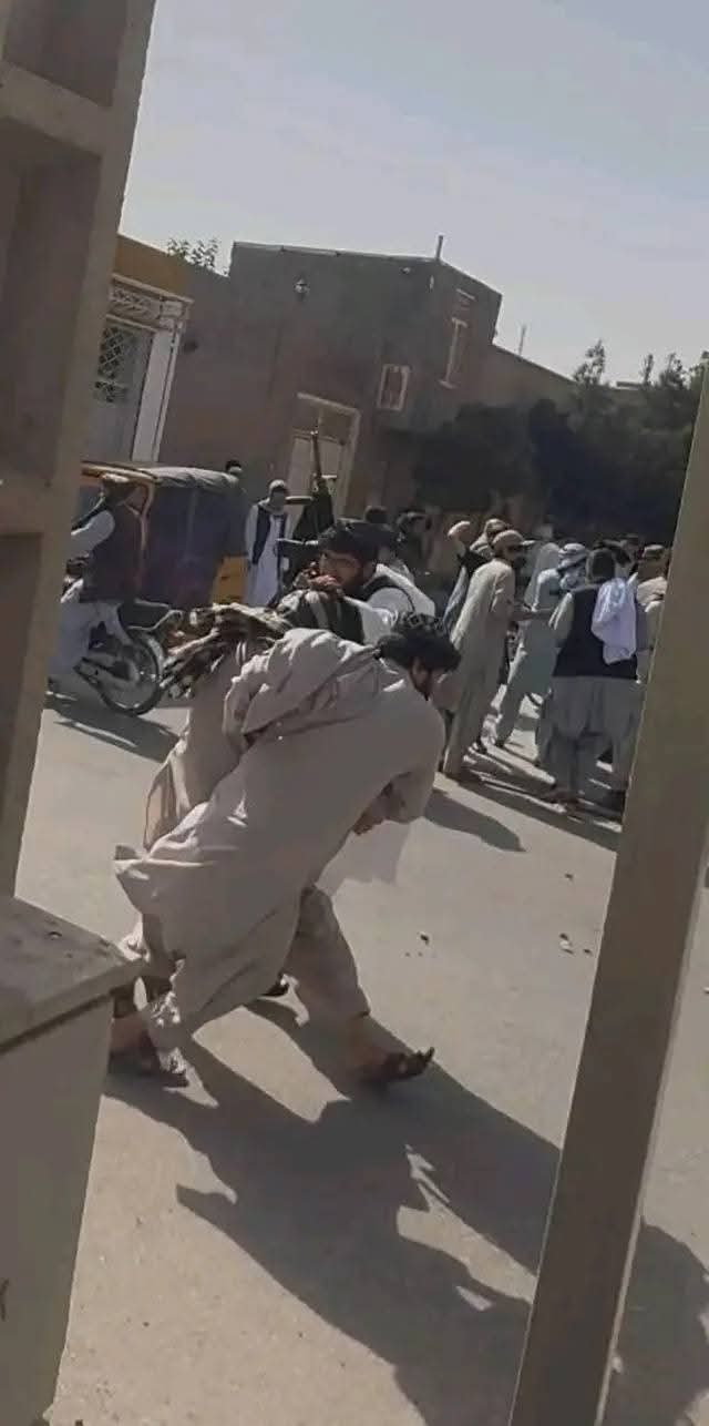 عیني شاهدان: طالبانو په هرات کې ۳۰ لاریون کوونکي نیولي دي