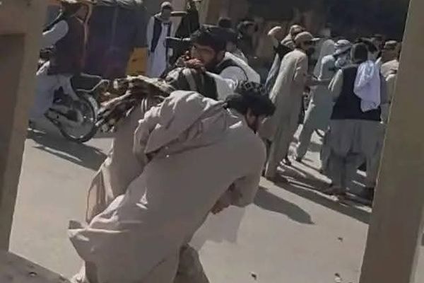 عیني شاهدان: طالبانو په هرات کې ۳۰ لاریون کوونکي نیولي دي