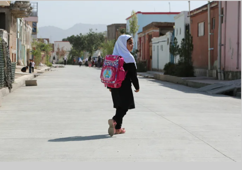 د طالبانو پوهنې وزیر:نور هیوادونه له ټکنالوژۍ سره اسمان ته وختل، موږ لا هم پر ځمکه ناست یو