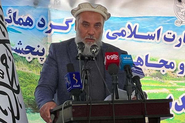 د طالبانو د سوداګرۍ وزیر: په پاکستان کې د افغان سوداګرو ۱۲ زره کانټینرونه بند پاتې دي