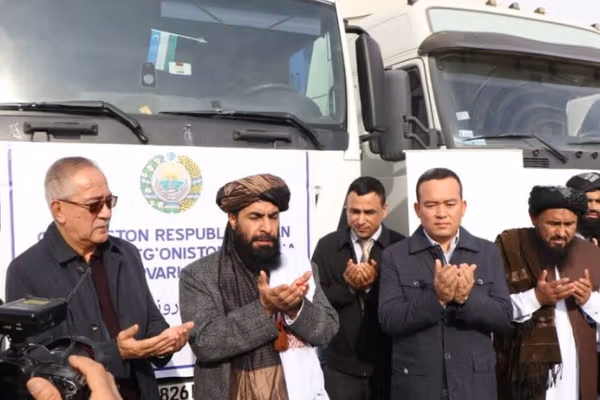 اوزبیکستان ۴۰۰ تُن کمک بشردوستانه به افغانستان ارسال کرد