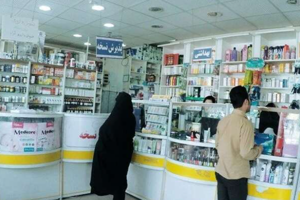 مع تراجع زراعة الخشخاش في أفغانستان.. «الباراسيتامول مع الكوديين» يصبح نادراً في إيران