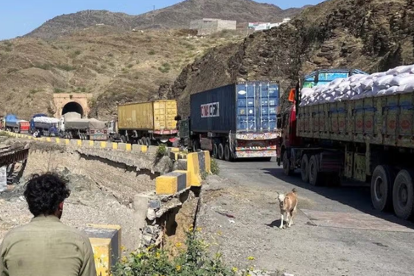 إغلاق الحدود بين باكستان وأفغانستان يسبّب خسائر تقدَّر بأربعة ملايين دولار يوميًا